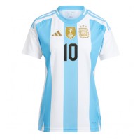 Camisa de time de futebol Argentina Lionel Messi #10 Replicas 1º Equipamento Feminina Copa America 2024 Manga Curta